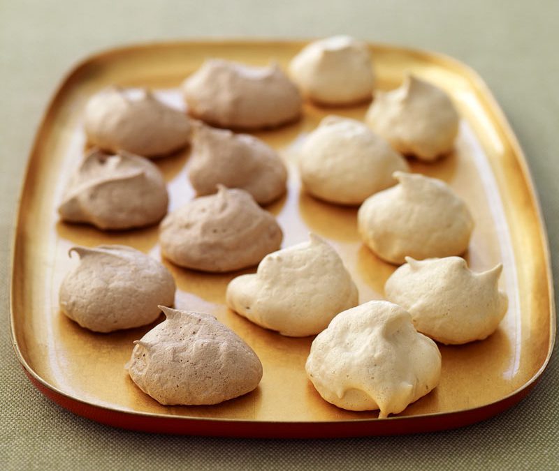 Chocolate and vanilla meringue cookies